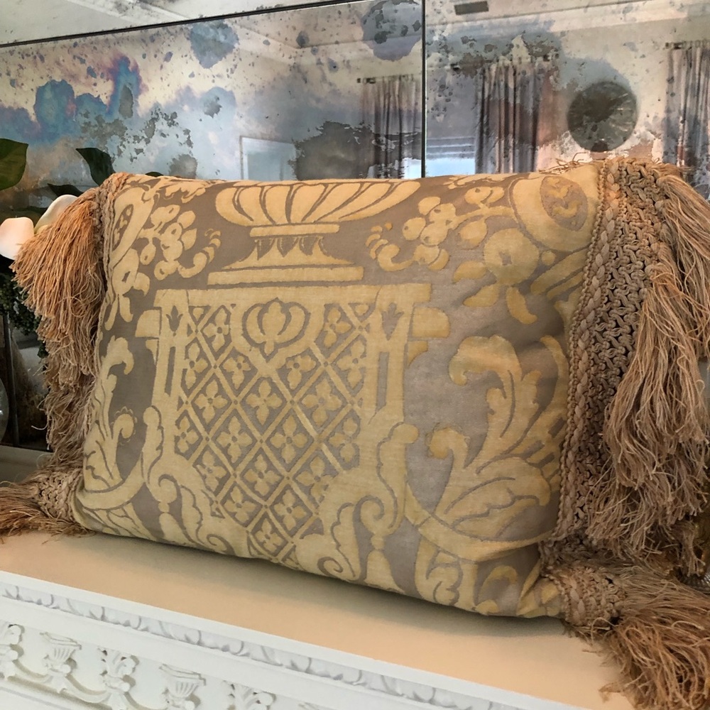 Pair vintage Fortuny pillows yellow gold silver - Picture 2 of 8